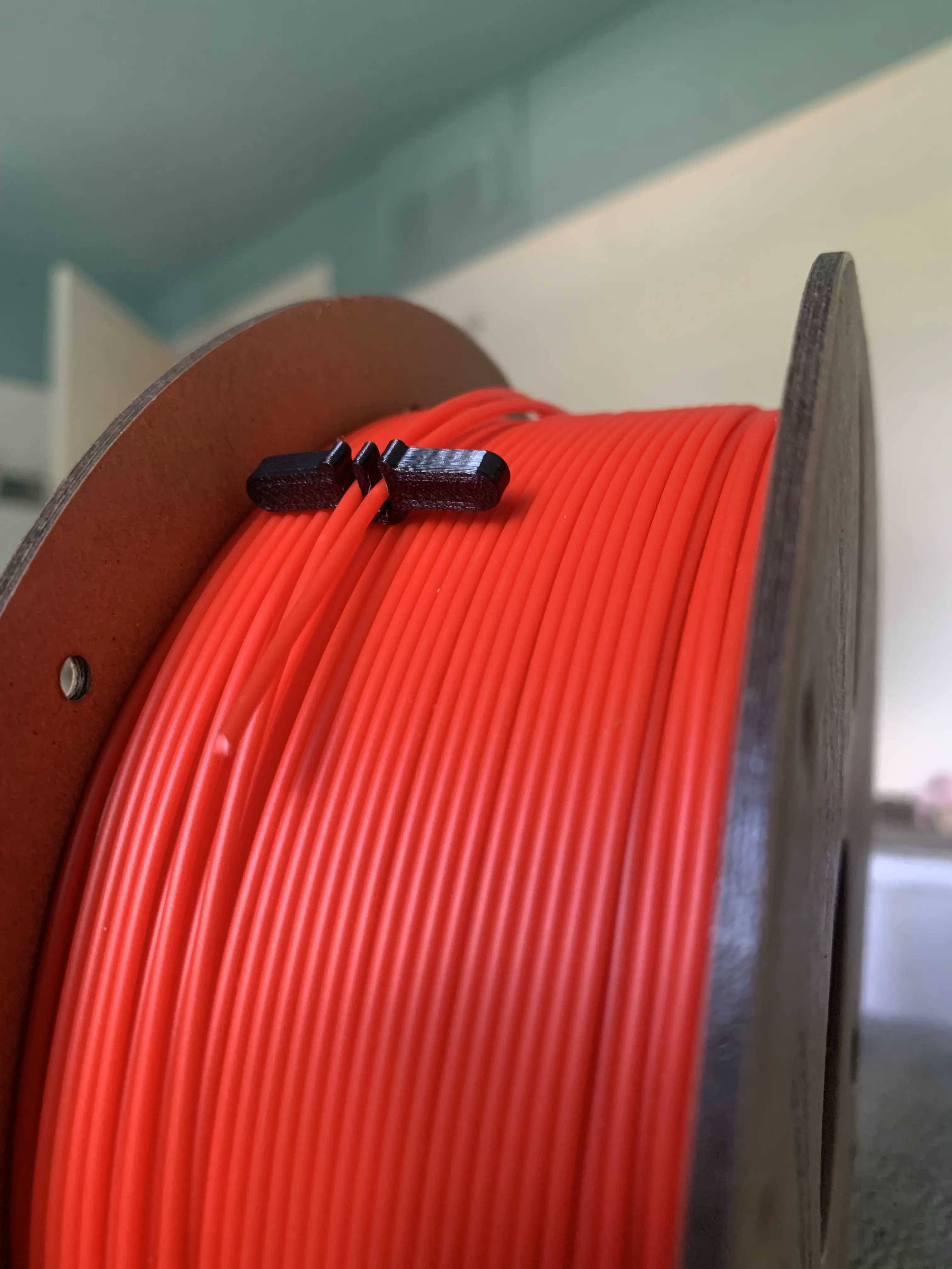 Bronvoorbeeld van het 3D-model 1.75mm filament clip door Eloufou