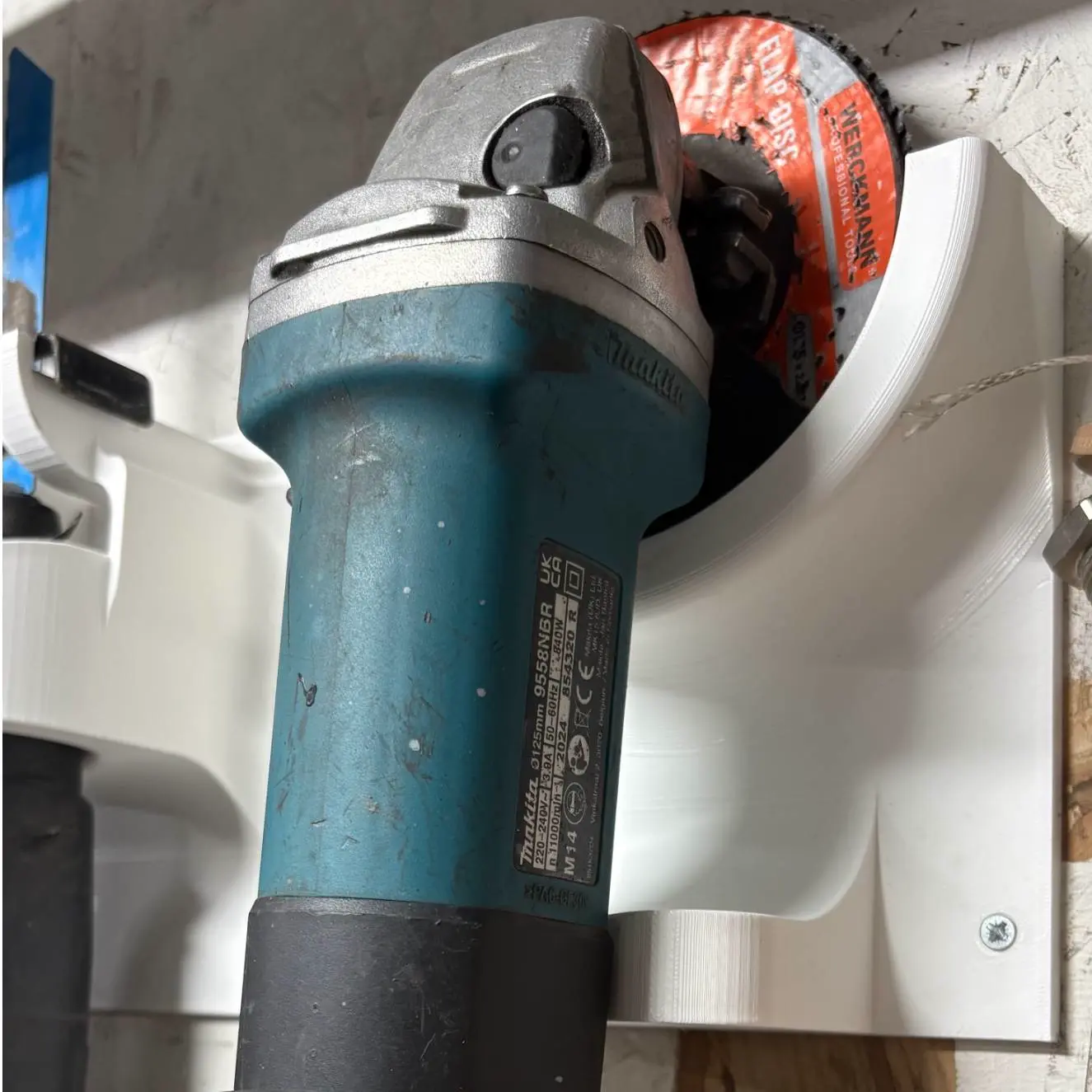 Bronvoorbeeld van het 3D-model 125mm Angle Grinder wall mount with support door 3D_maniacNL
