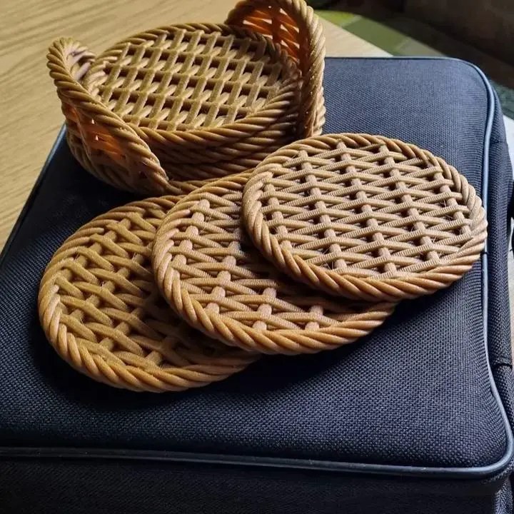 Bronvoorbeeld van het 3D-model 3D Woven Coasters door pairussj