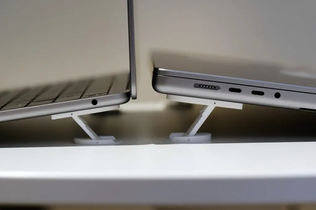 Source preview of the Adjustable Laptop Stand 3D model by Leonardo CA