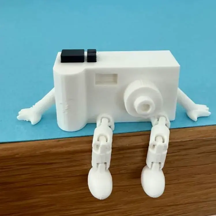 Bronvoorbeeld van het 3D-model Articulated Camera door 3Duroflex