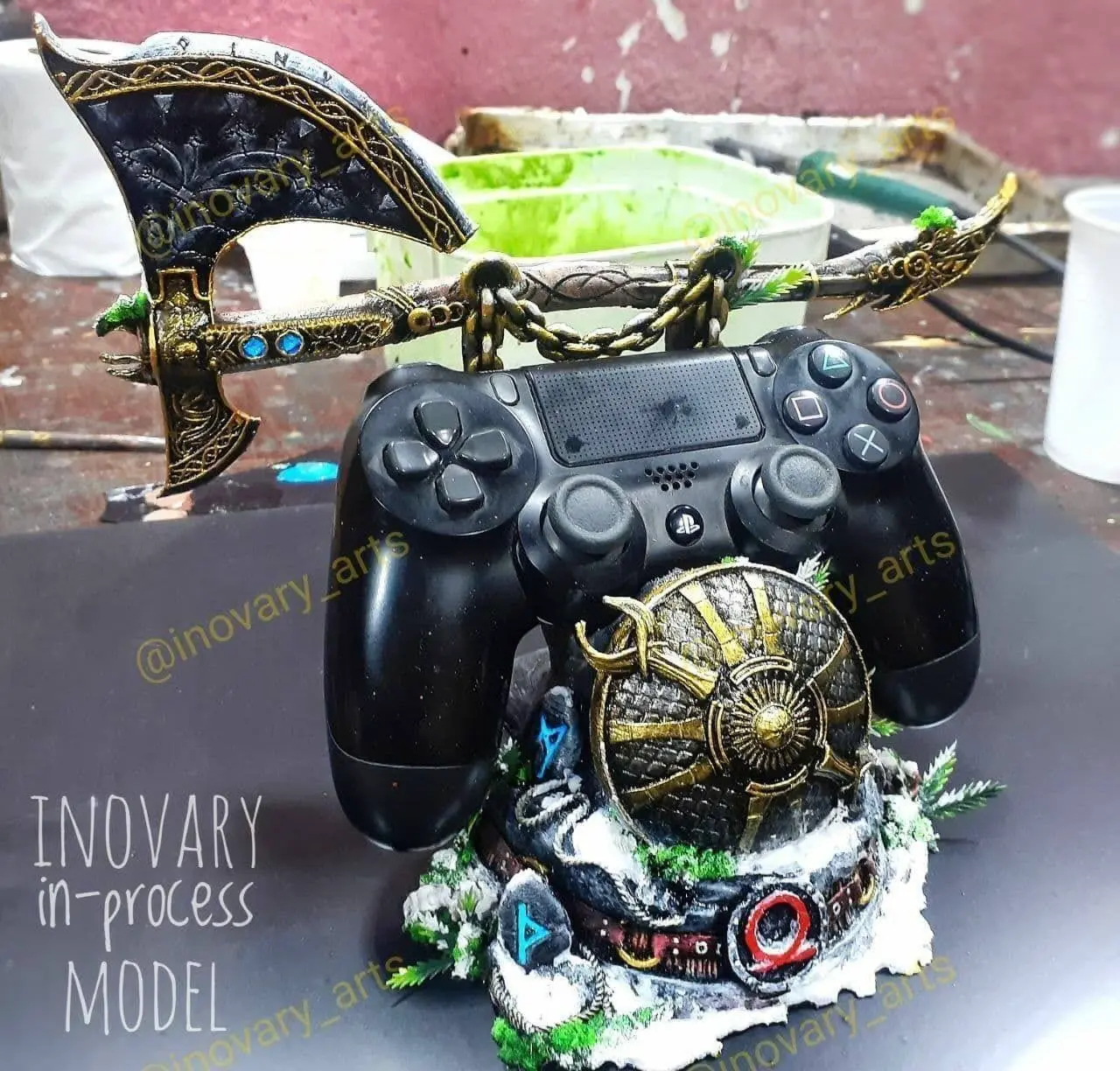 Bronvoorbeeld van het 3D-model Axe and Shield Joystick Support door Awoken