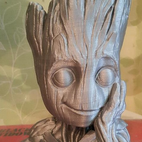 Bronvoorbeeld van het 3D-model baby Groot pot door Илья Чернов