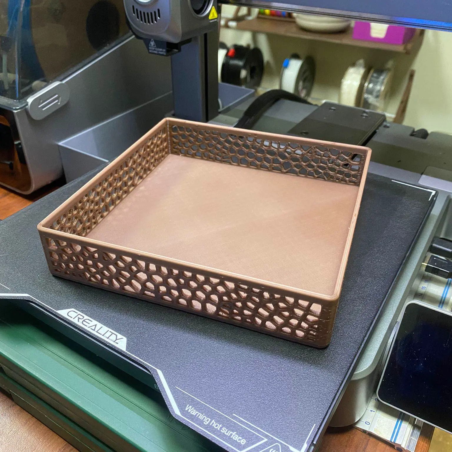 Bronvoorbeeld van het 3D-model BANDEJA VACIA BOLSILLOS VORONOI v2 door JUAN PARDO VILARIÑO