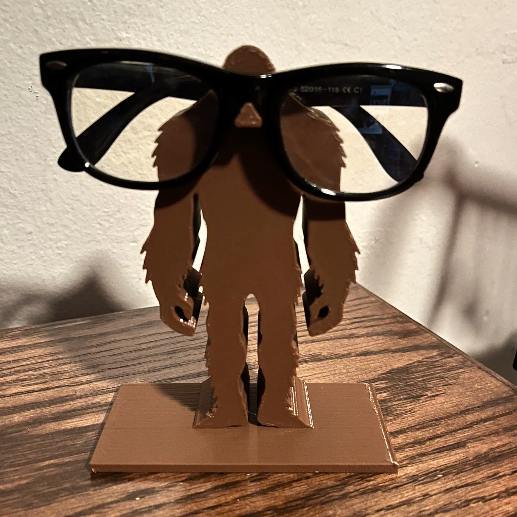 Bronvoorbeeld van het 3D-model bigfoot glasses holder door Printmachine