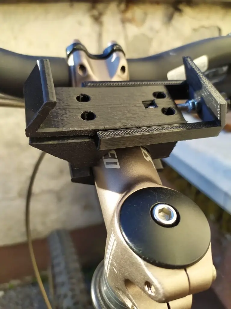 Source preview of the Bike phone mount 3D model by Cabbage
