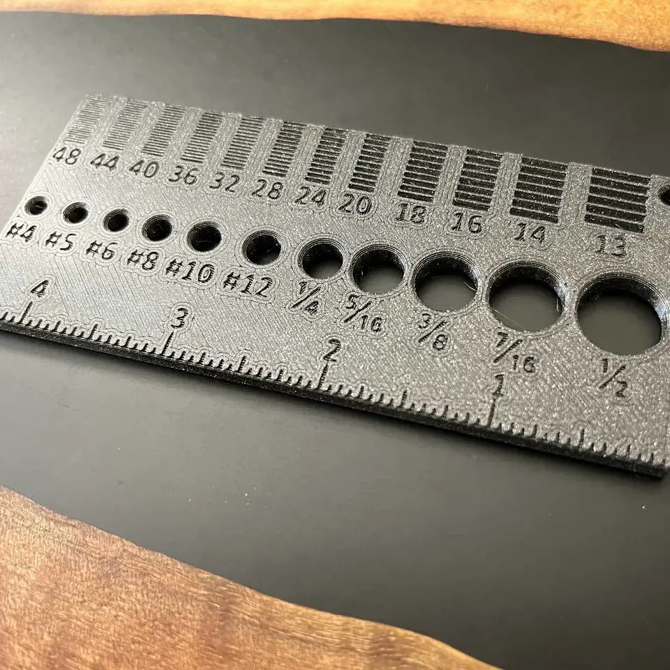 Bronvoorbeeld van het 3D-model Bolt gauge with thread pitch identifier (metric and SAE) door Keebee