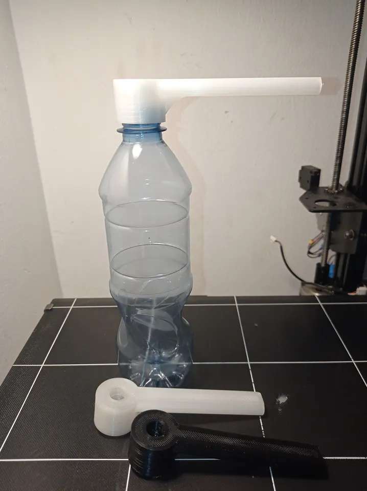 Bronvoorbeeld van het 3D-model Bottle Bong door ScubaSteve482