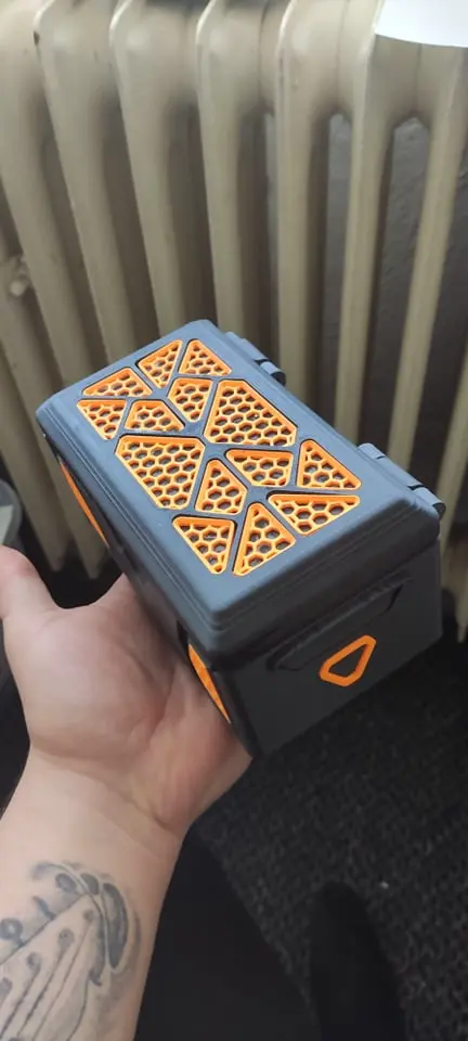 Bronvoorbeeld van het 3D-model BOX door Kingos
