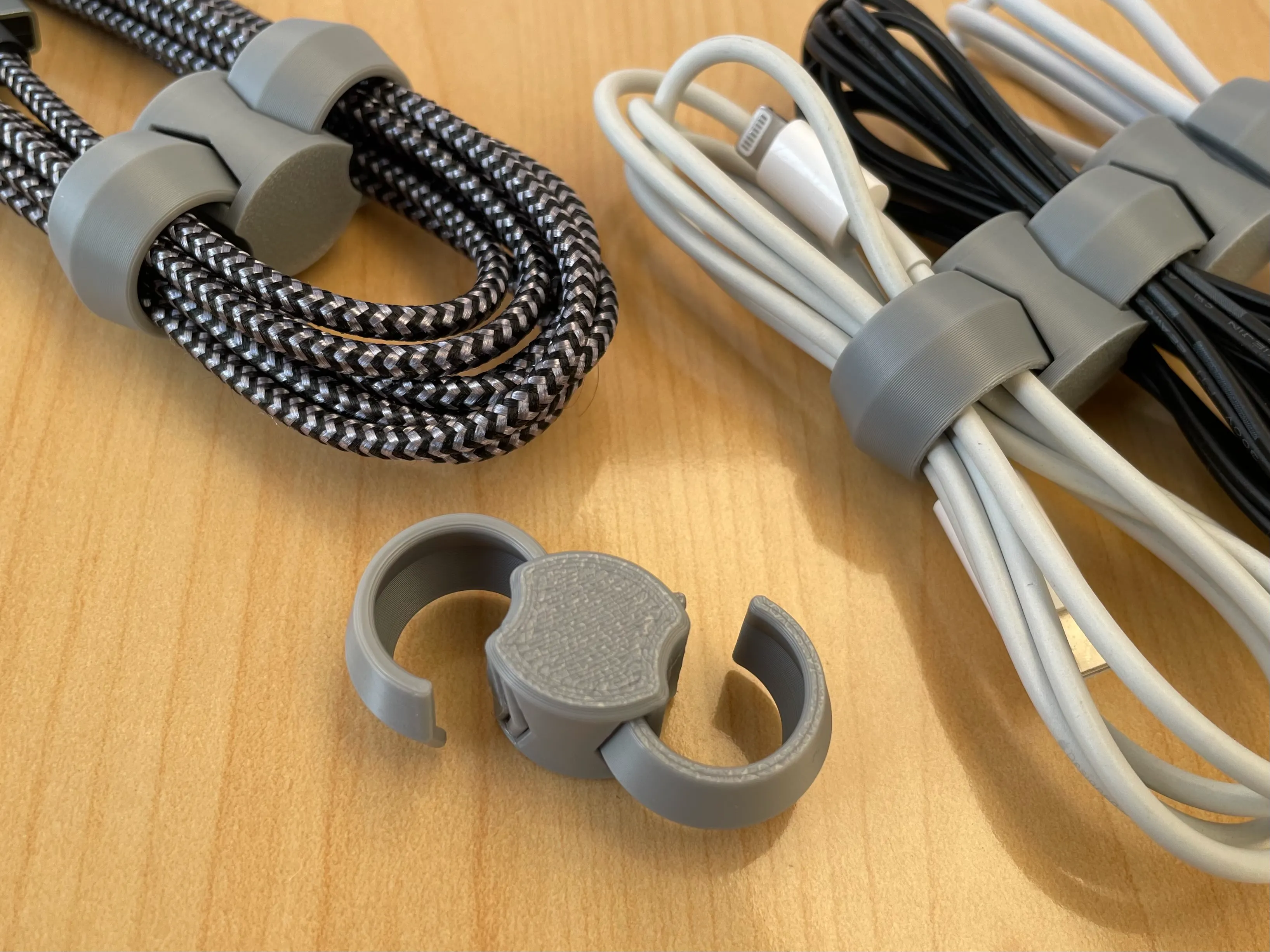 Bronvoorbeeld van het 3D-model Cable Clip door Singh-Design