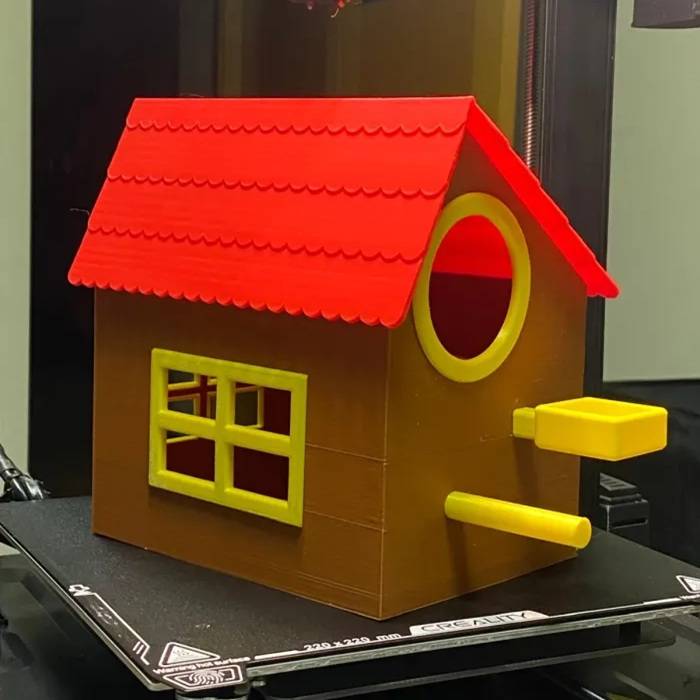 Source preview of the CASA CON COMEDERO PARA PAJAROS 3D model by JUAN PARDO VILARIÑO