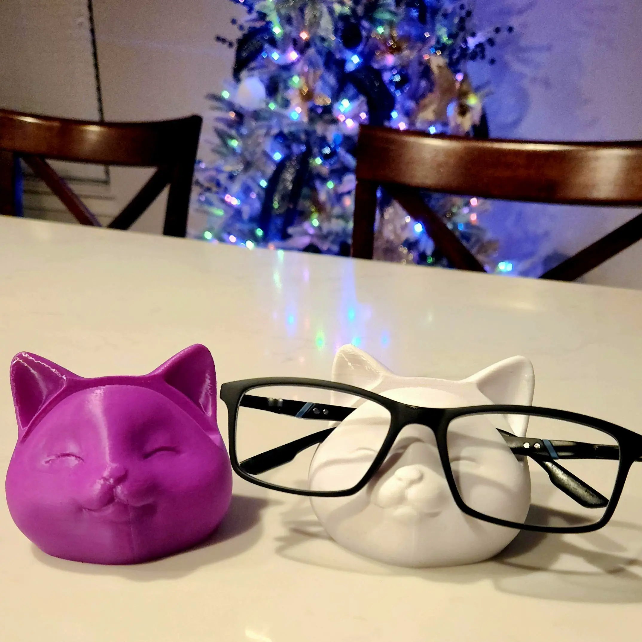Source preview of the Cat Glasses Holder 3D model by Fattyliver