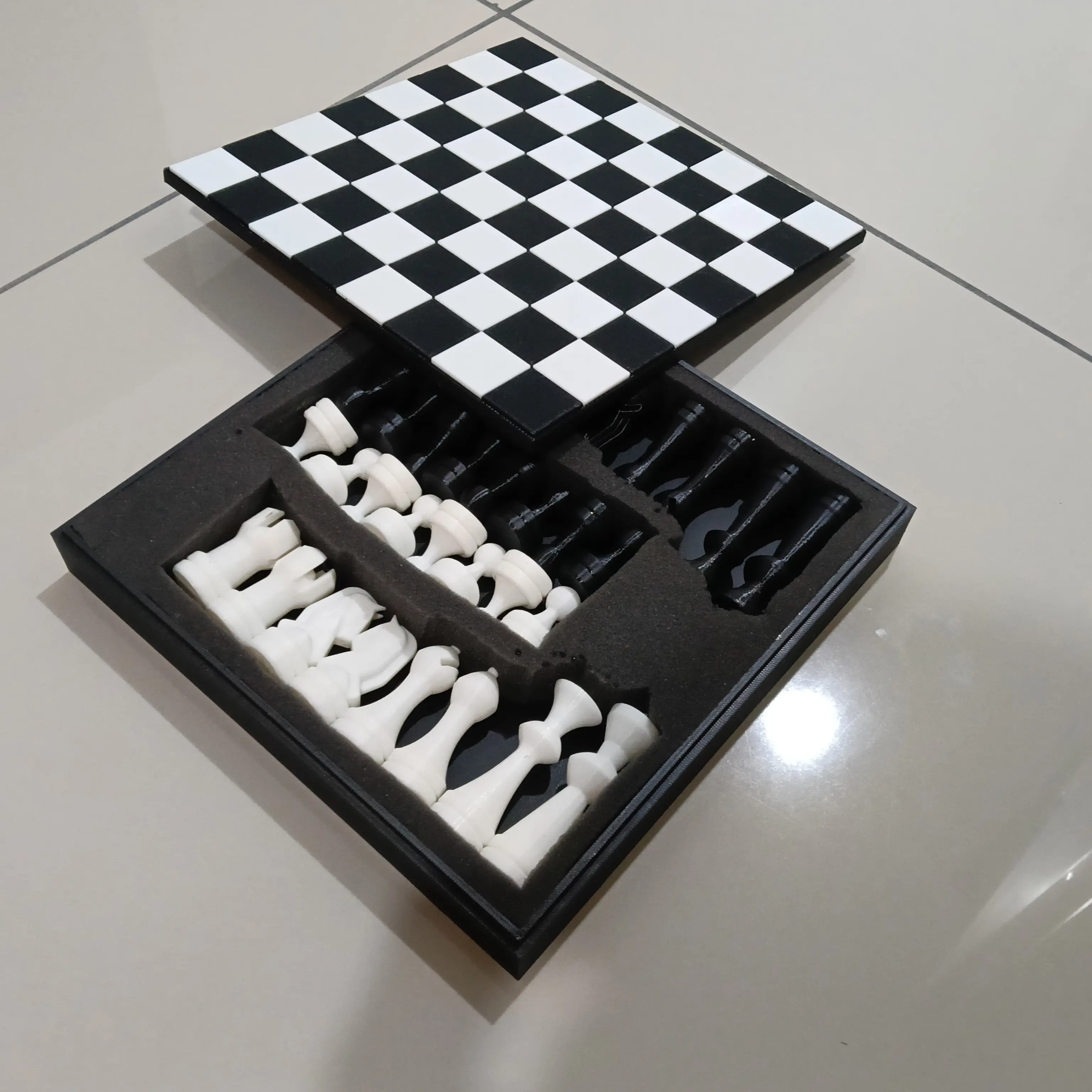 Source preview of the chess board 3D model by MrHippopo