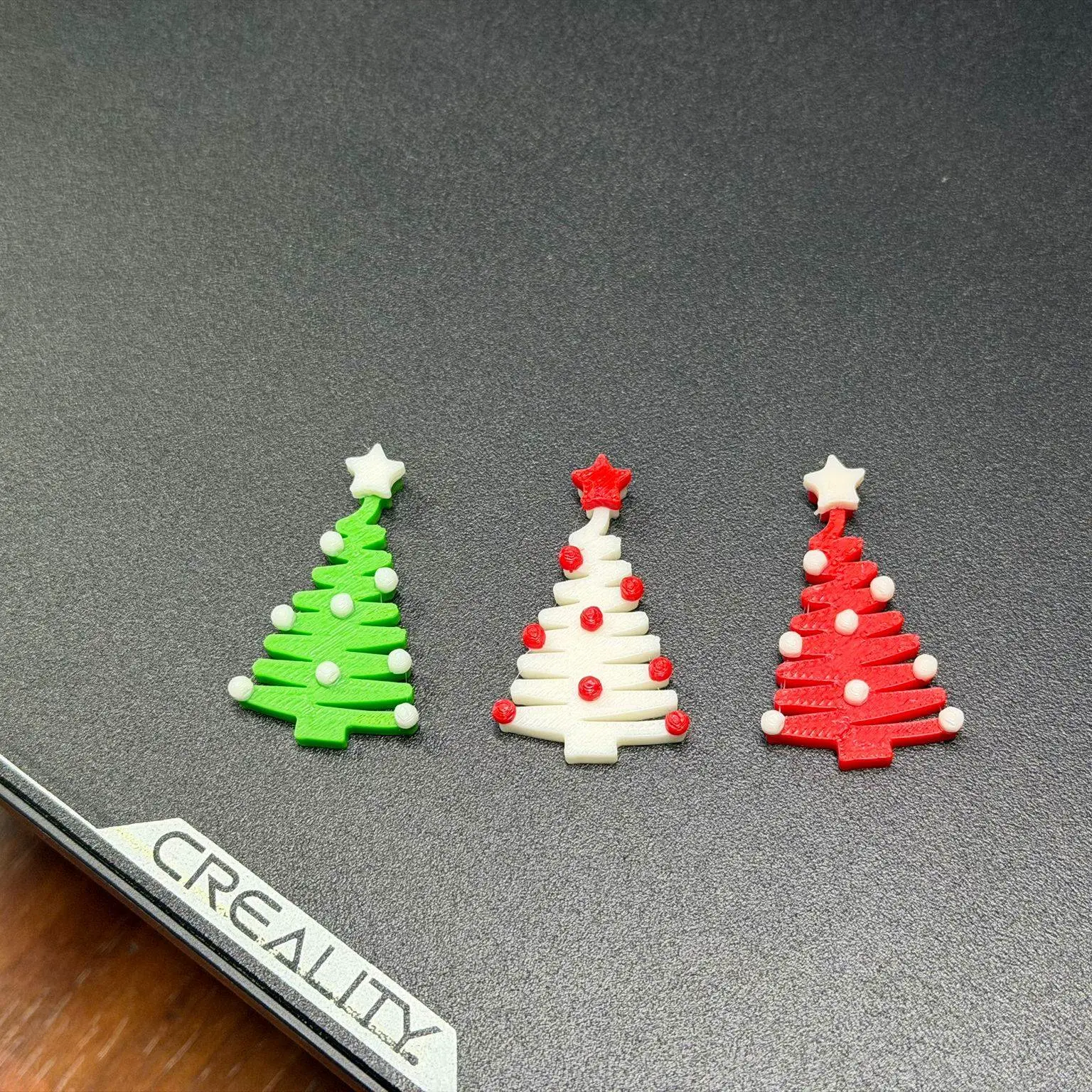 Source preview of the Christmas Monitor Decoration 3D model by JUAN PARDO VILARIÑO