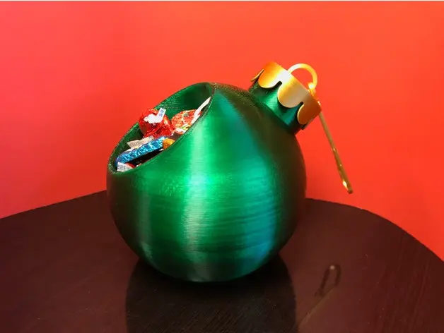 Source preview of the Christmas Ornament Candy Dish 3D model by Quad Strong