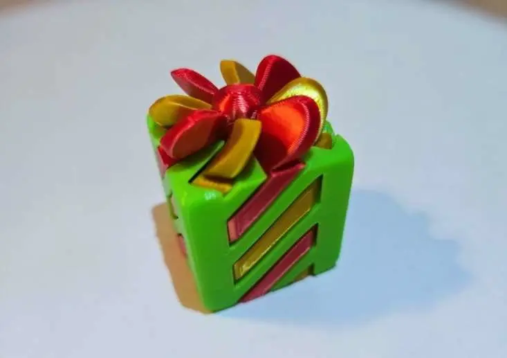 Source preview of the Christmas pass through hidden present box 3D model by muru
