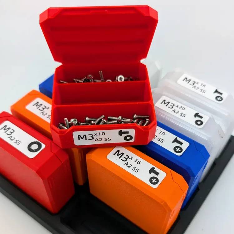 Bronvoorbeeld van het 3D-model clamshell box door Keebee