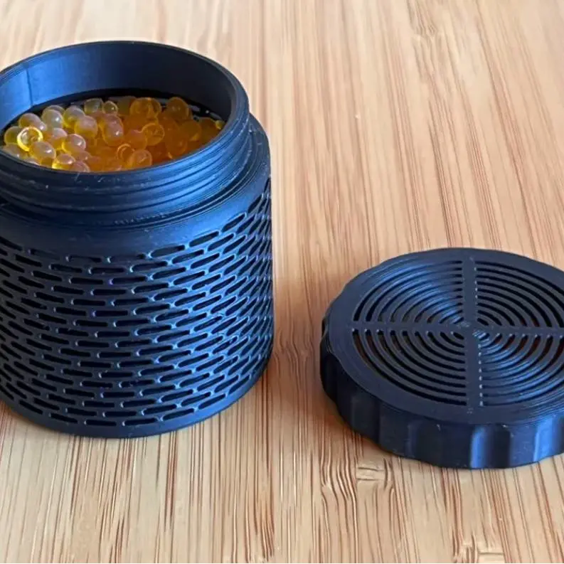 Bronvoorbeeld van het 3D-model Container - silica gel door AmandaM