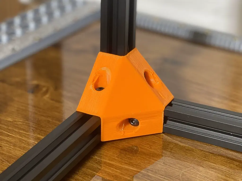 Bronvoorbeeld van het 3D-model Corner Bracket for 2020 Square Corner door BubsBuilds
