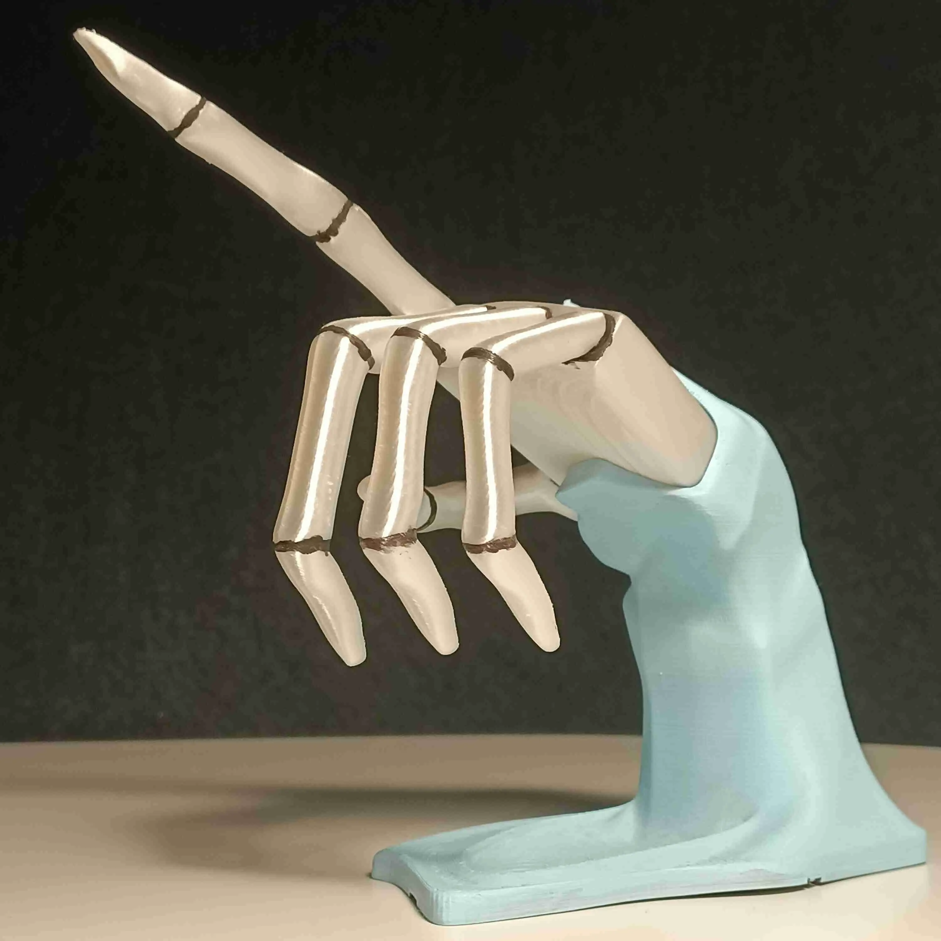 Bronvoorbeeld van het 3D-model Corpse Bride Hand (Jewelry Organizer) door Perplex3D