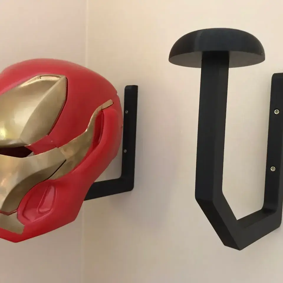 Bronvoorbeeld van het 3D-model Cosplay Helmet Stand door user1246270948