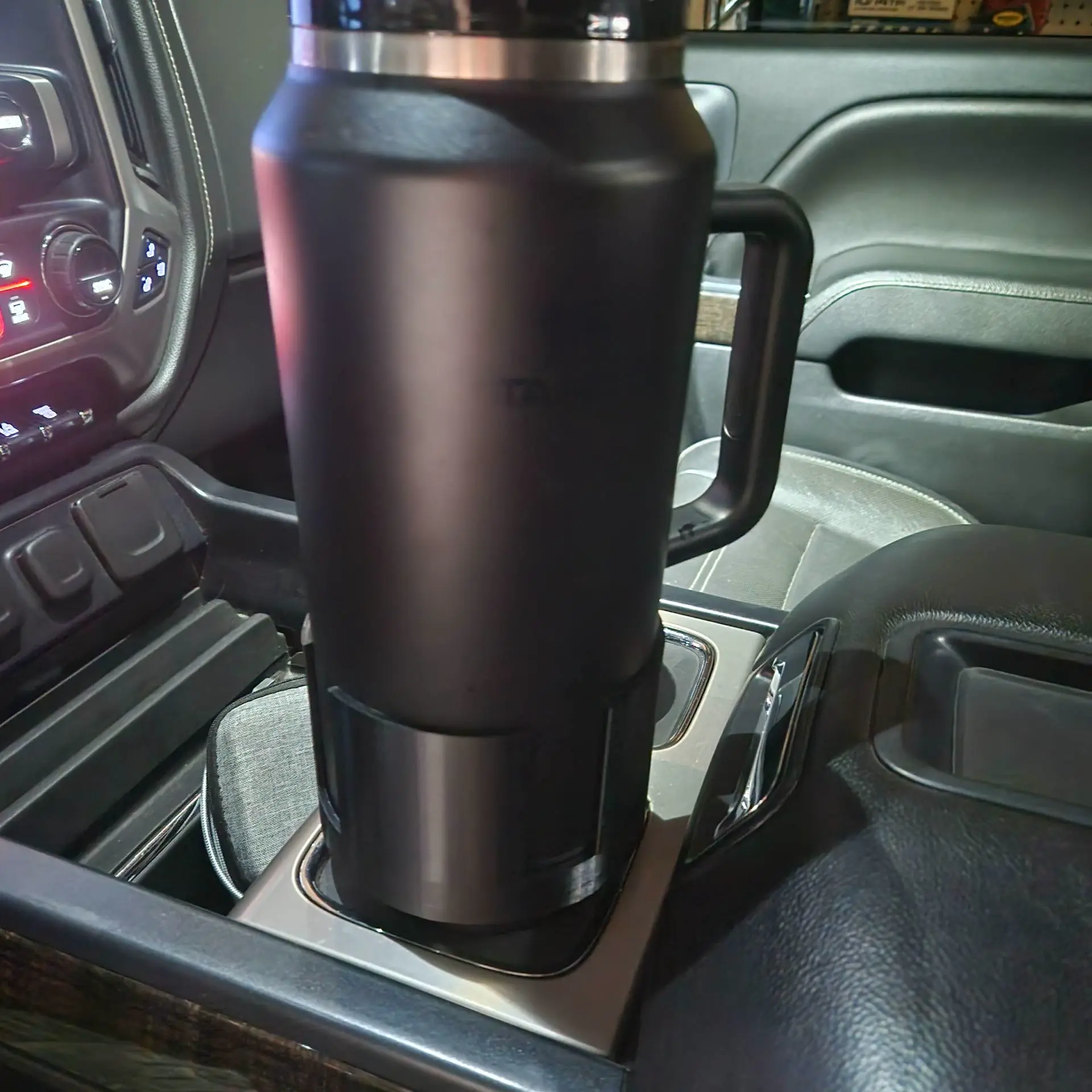 Source preview of the cup holder adaptor 3D model by Enckster