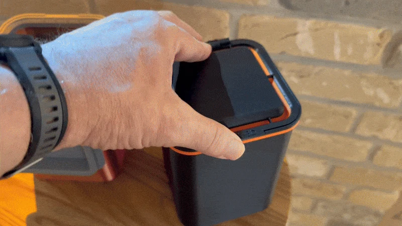 Bronvoorbeeld van het 3D-model Container with Lid door JAV-3D