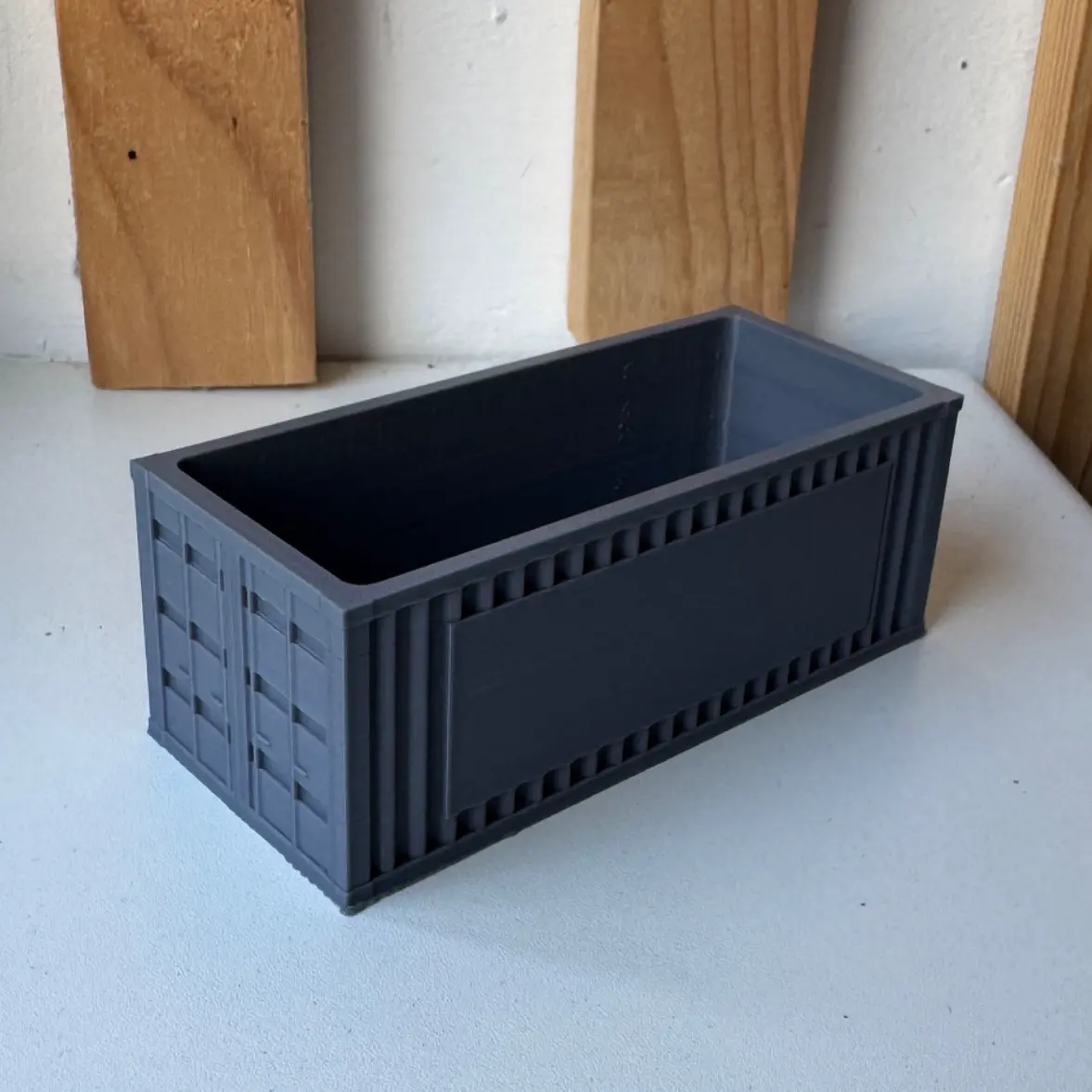 Source preview of the Desk shipping container with sticker placeholder 3D model by Ricketick