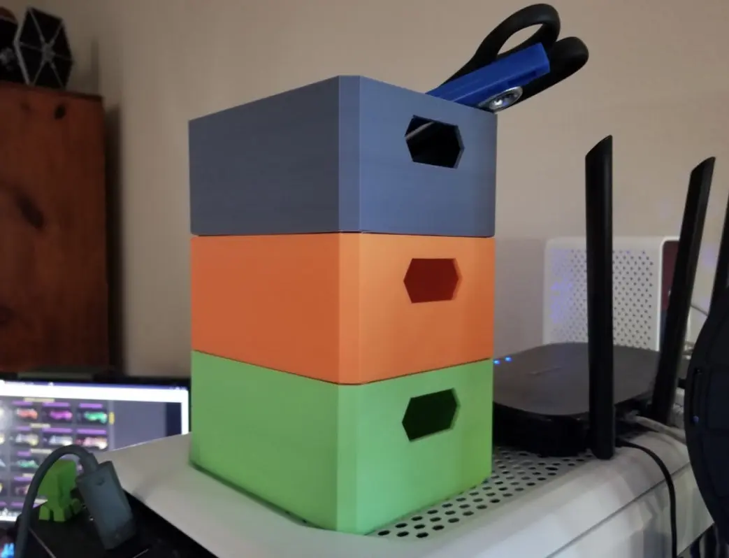Bronvoorbeeld van het 3D-model Desk tray door Emr918