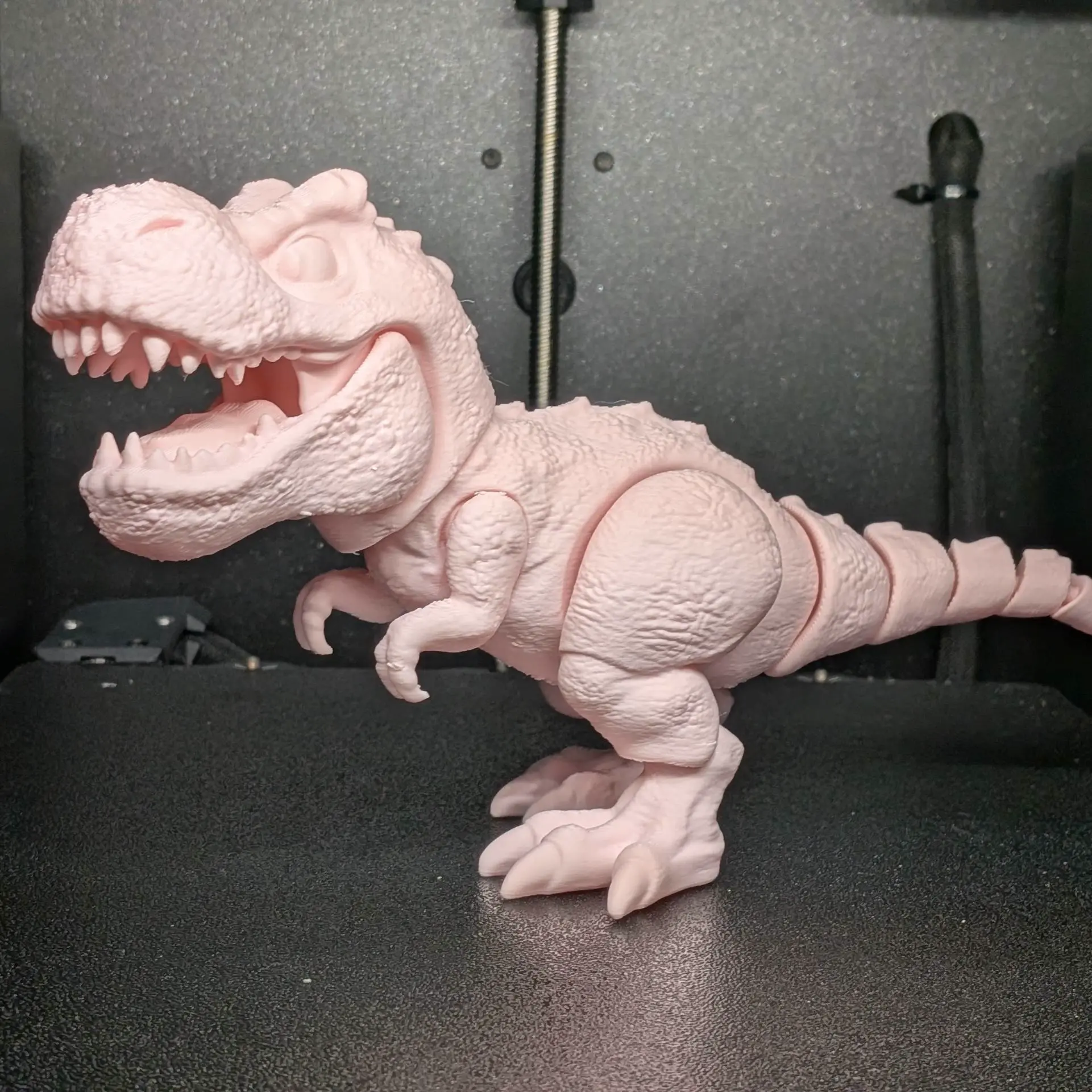 Bronvoorbeeld van het 3D-model DİNASOUR T-REX door 3d universal