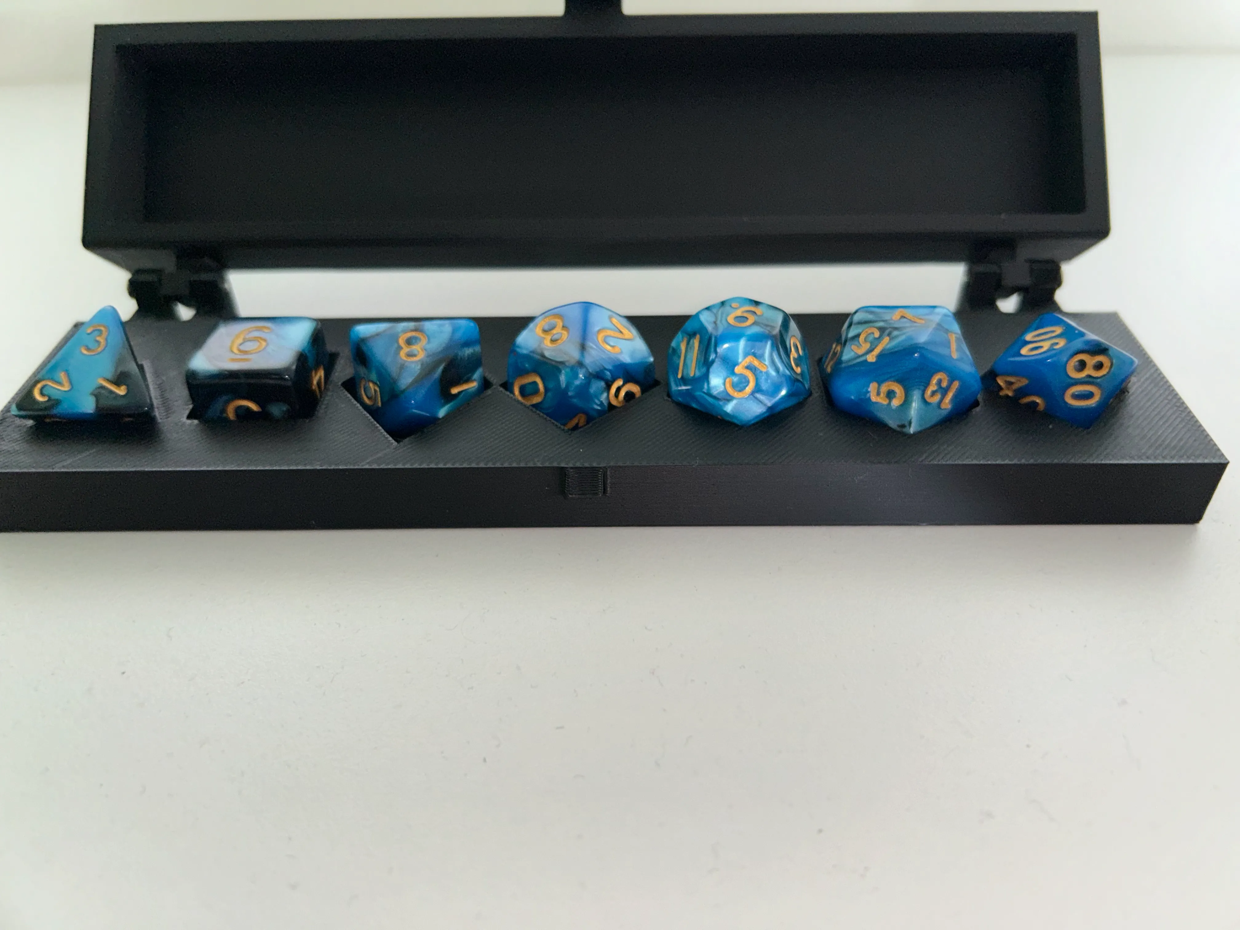Bronvoorbeeld van het 3D-model Dice Holder - DND door Jyst3r