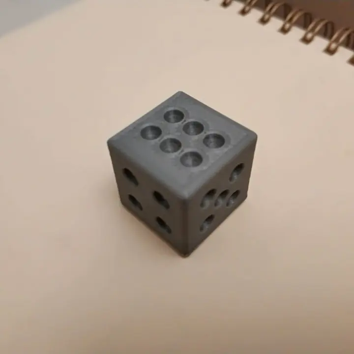 Bronvoorbeeld van het 3D-model Dice door Riive