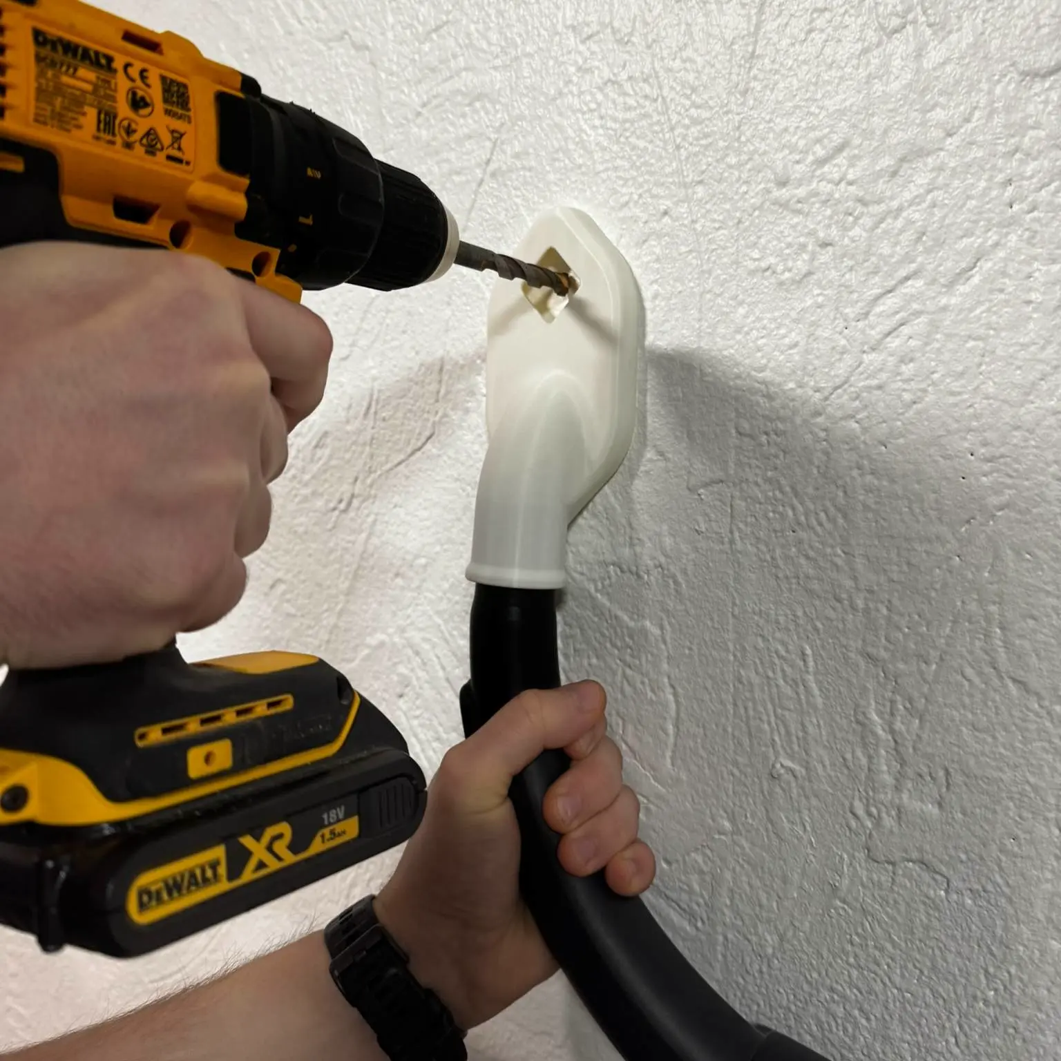 Bronvoorbeeld van het 3D-model Drill Dust Catcher door tenPiotrek