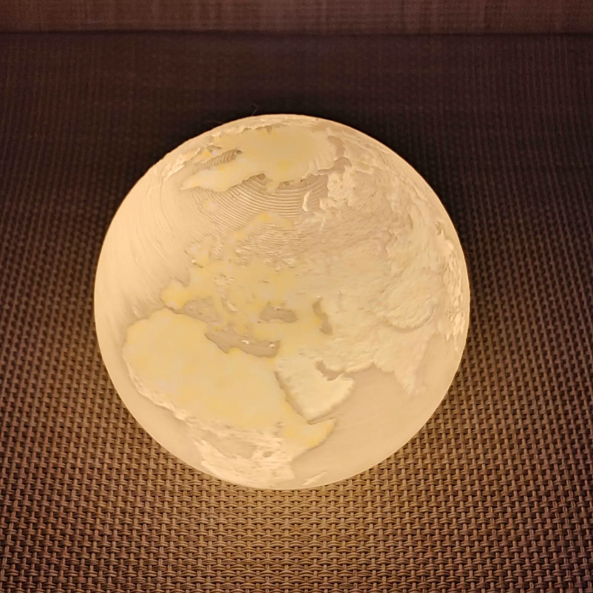 Bronvoorbeeld van het 3D-model Earth lamp - Earth Lamp door MJAprint3d