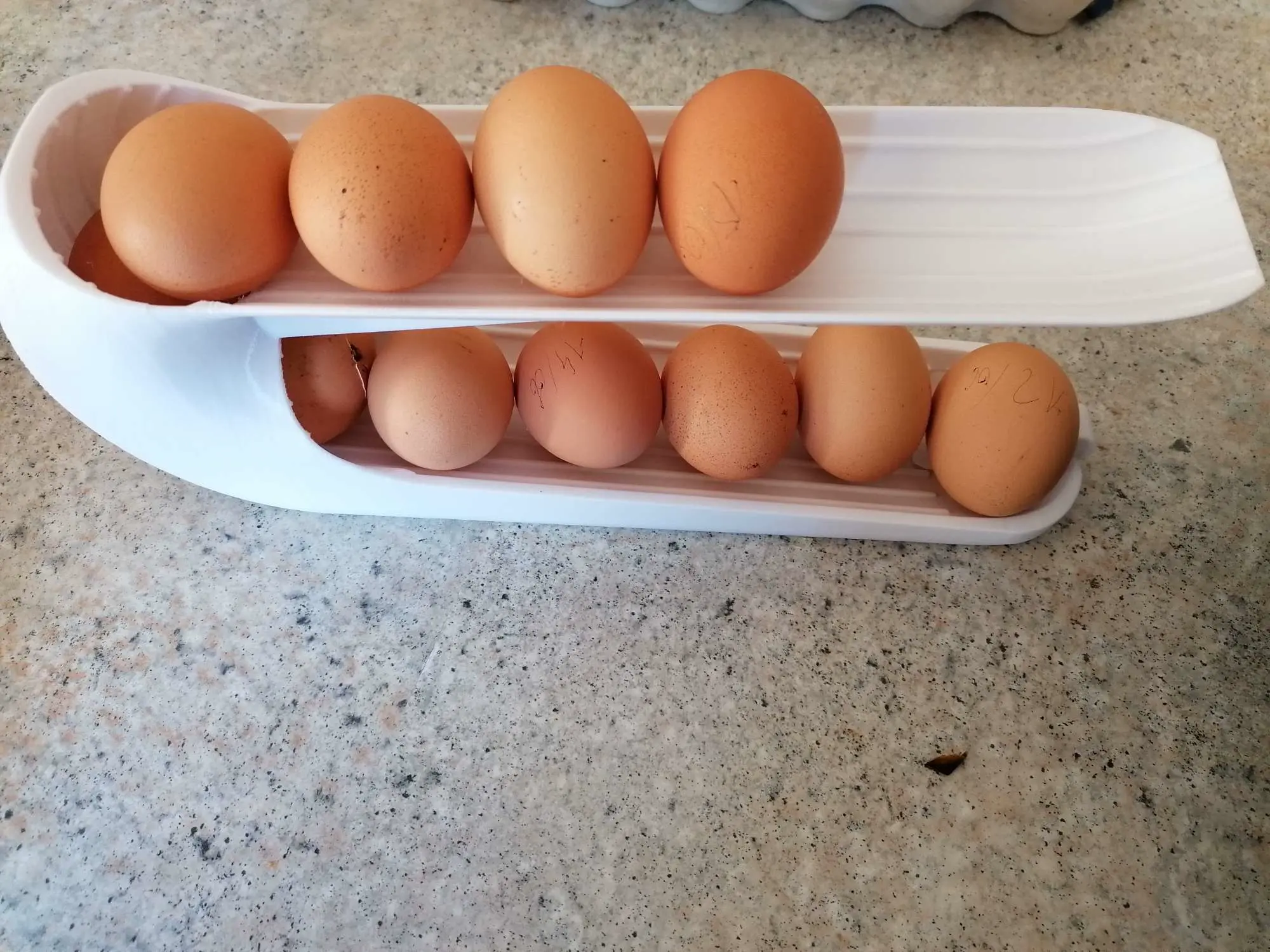 Bronvoorbeeld van het 3D-model egg dispenser door Mizu Ryu