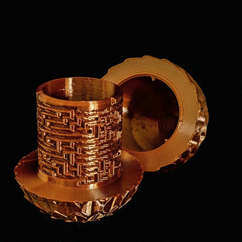Source preview of the Egg Maze Container with leaf pattern
 3D model by Paladi Cristian