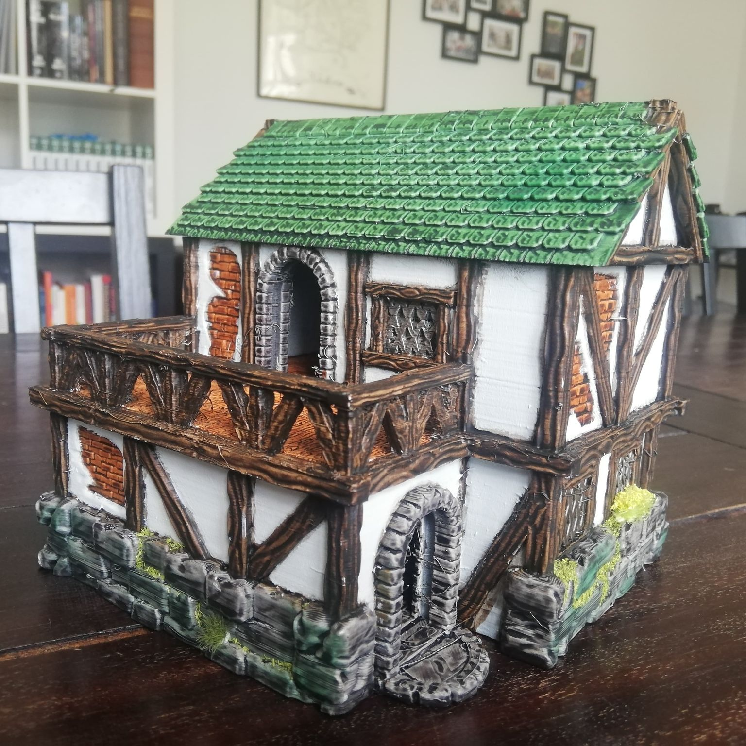 Bronvoorbeeld van het 3D-model Fantasy Commoner House door Code Man 3d Printing