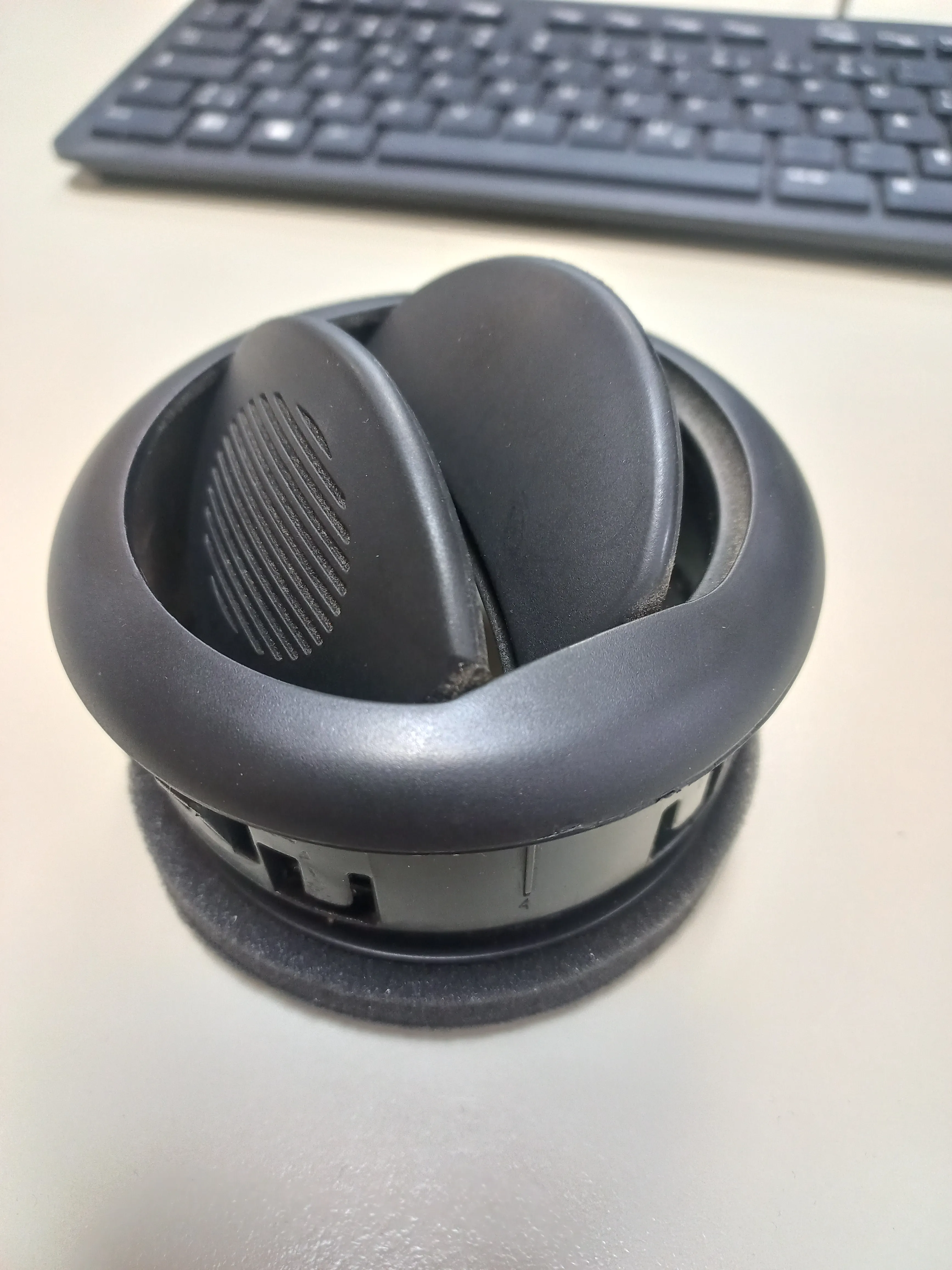 Source preview of the Fiat Fiorino Air Vents Replacement 3D model by Hduwkwn27