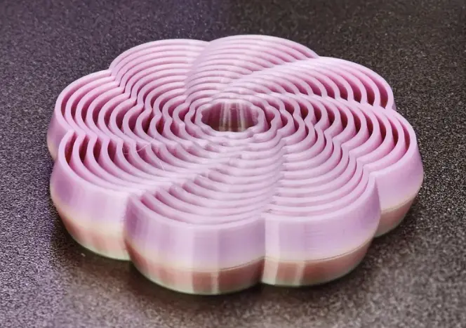 Bronvoorbeeld van het 3D-model Fidget door Evan Dalac