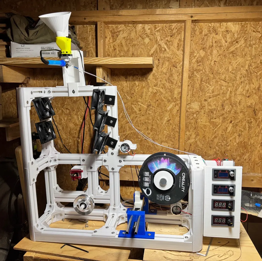 Bronvoorbeeld van het 3D-model Filament Recycling Machine V2 door TrashyPrinting