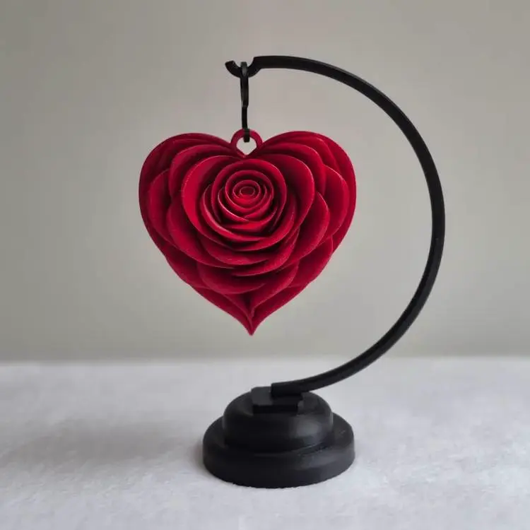 Source preview of the Floating Heart 3D model by alexnike38