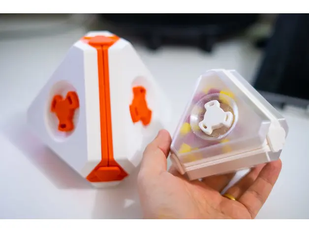 Bronvoorbeeld van het 3D-model Futuristic Box Container 4 in 1 door YEG Squirtle