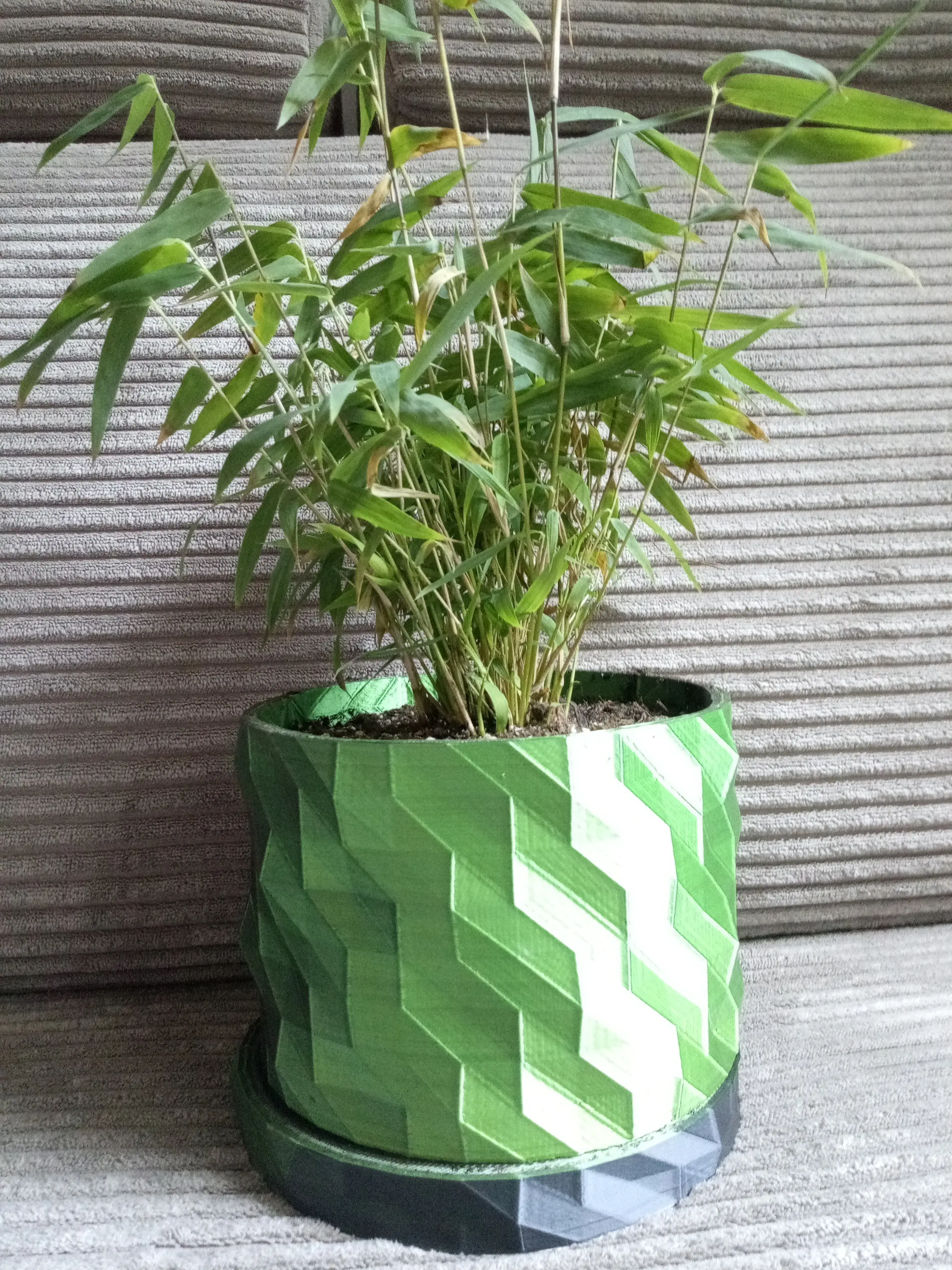 Source preview of the futuristic flowerpot 3D model by Rat in 3D