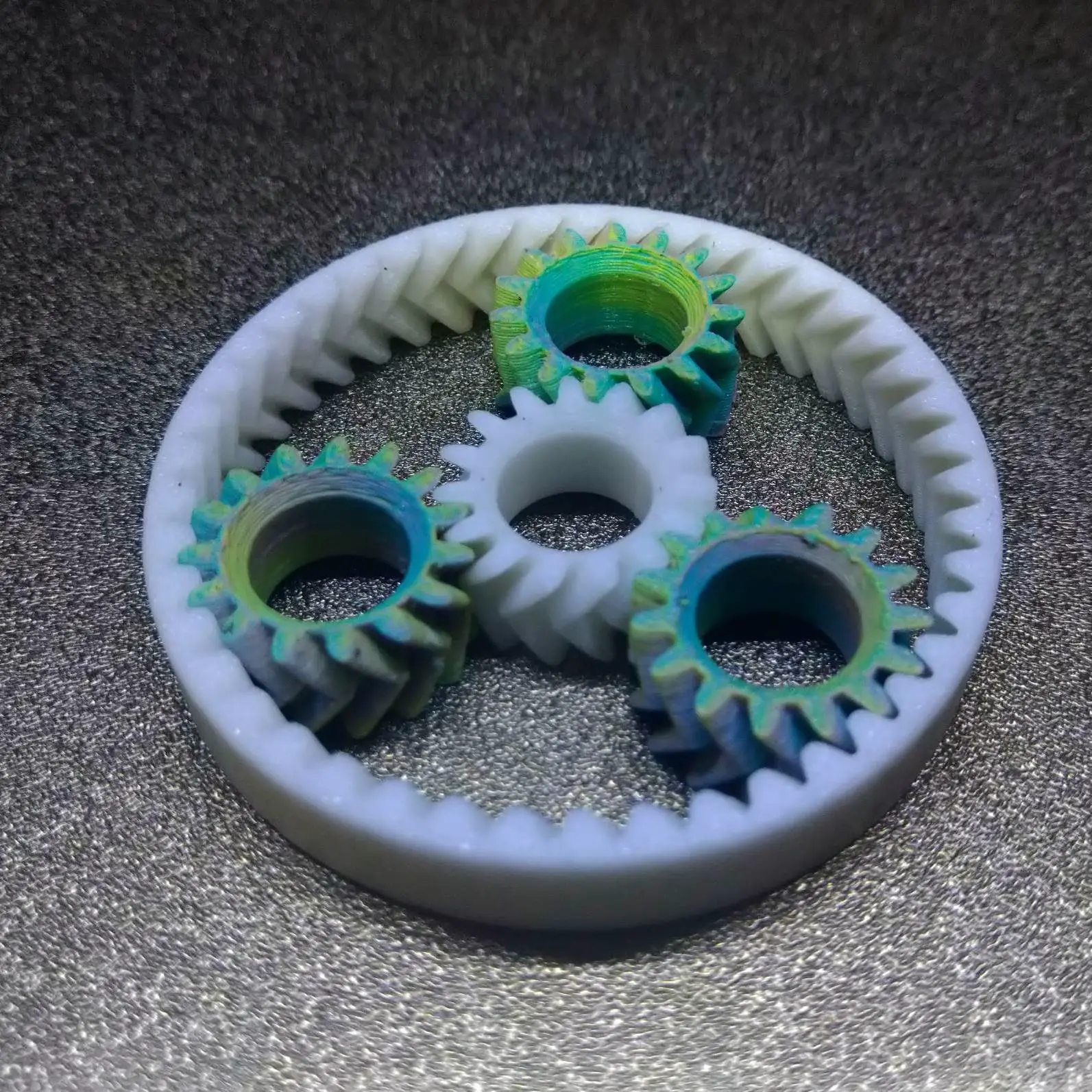 Bronvoorbeeld van het 3D-model Gear Spinner door a-Nyu