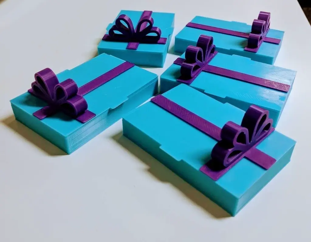 Bronvoorbeeld van het 3D-model gift card box door user8696107981