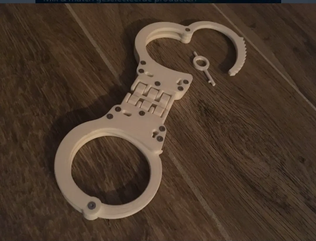 Bronvoorbeeld van het 3D-model Handboeien scharnier  door user3626347722