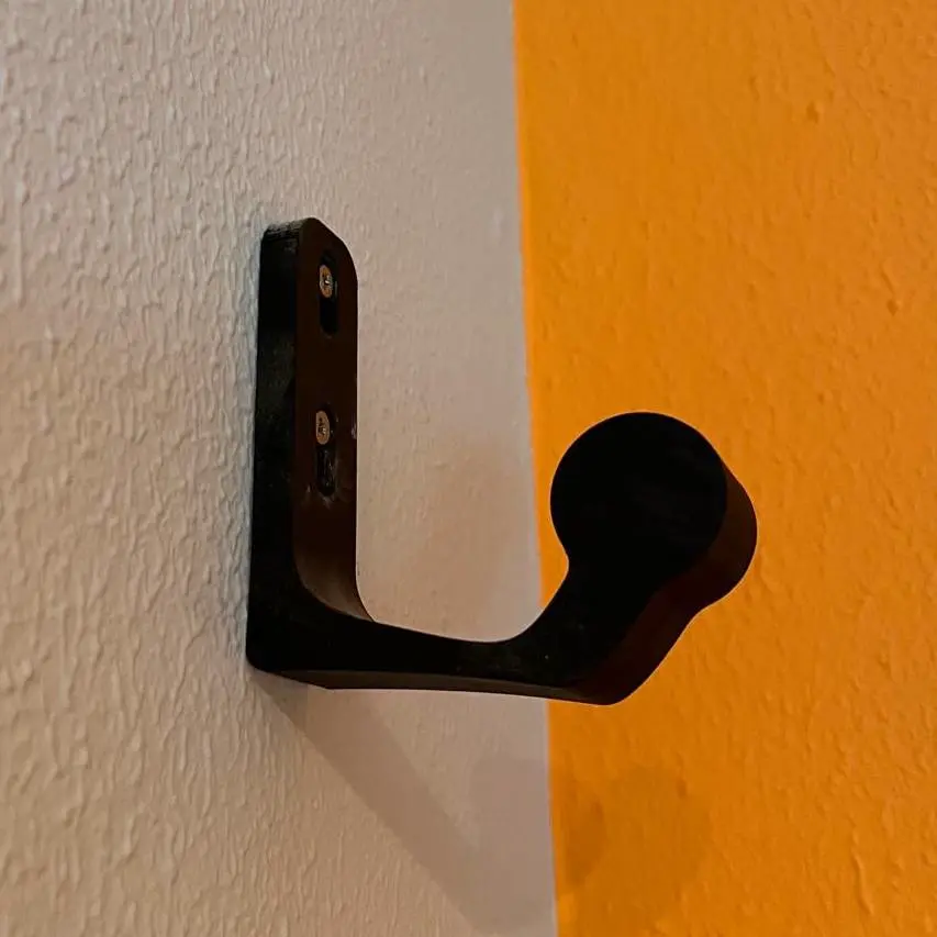Bronvoorbeeld van het 3D-model Helmet Wall Mount door Rabeell