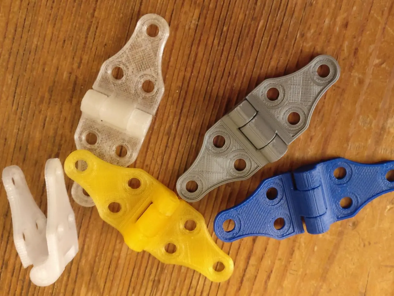 Bronvoorbeeld van het 3D-model Hinges - print in place door Criticalprint3d