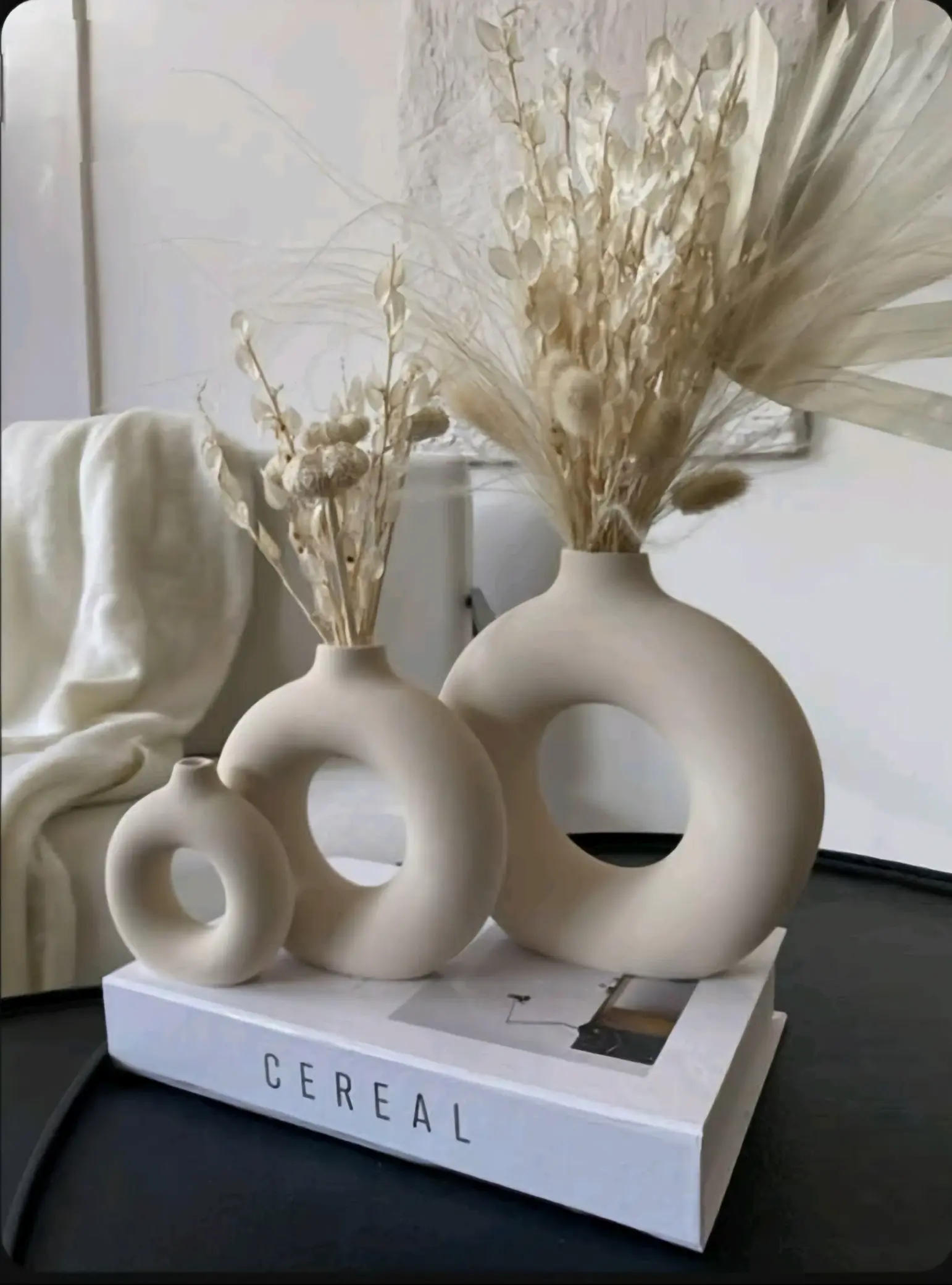 Bronvoorbeeld van het 3D-model hollow shape vase door Oussema Tamallah