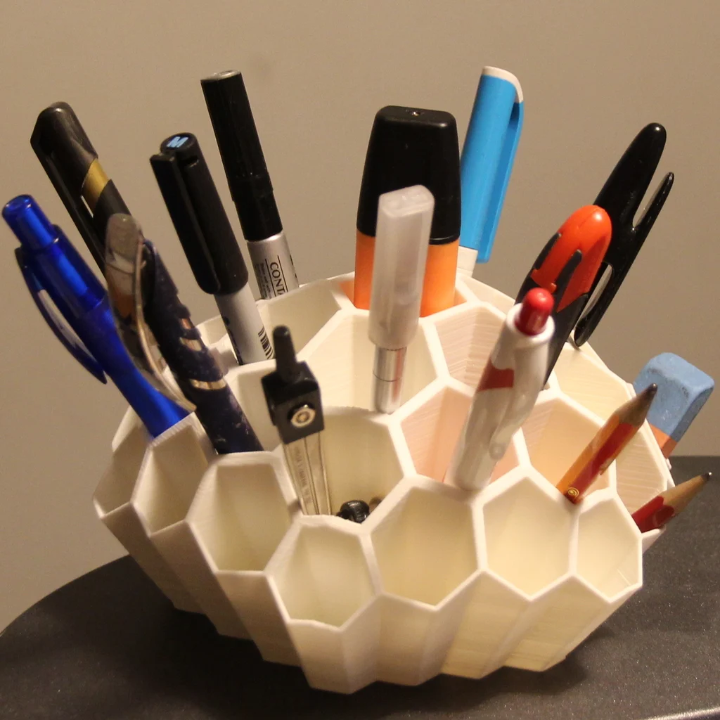 Bronvoorbeeld van het 3D-model honeycomb desk organizer door user3113599163
